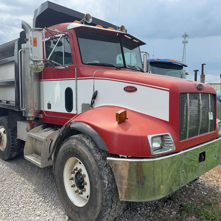 2002 PETERBILT 330