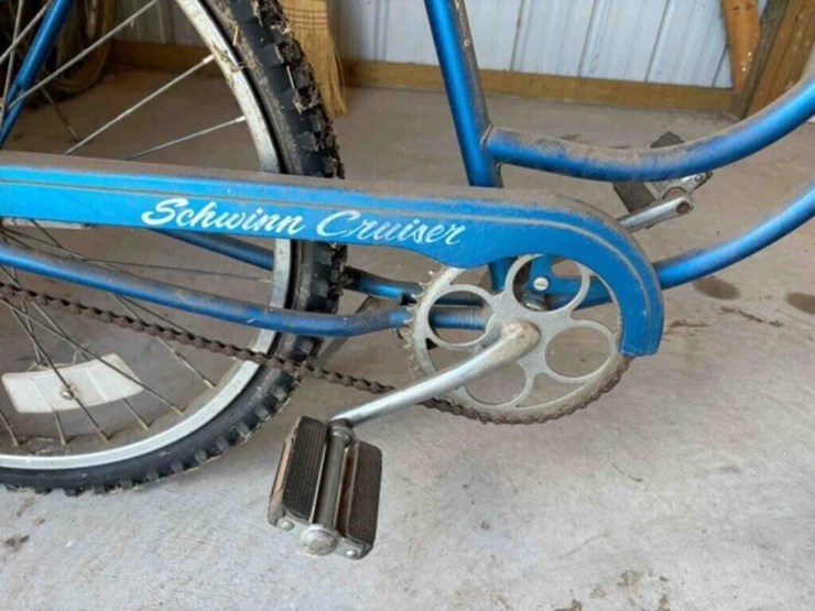 vintage-schwinn-cruiser-bicycle-image-2