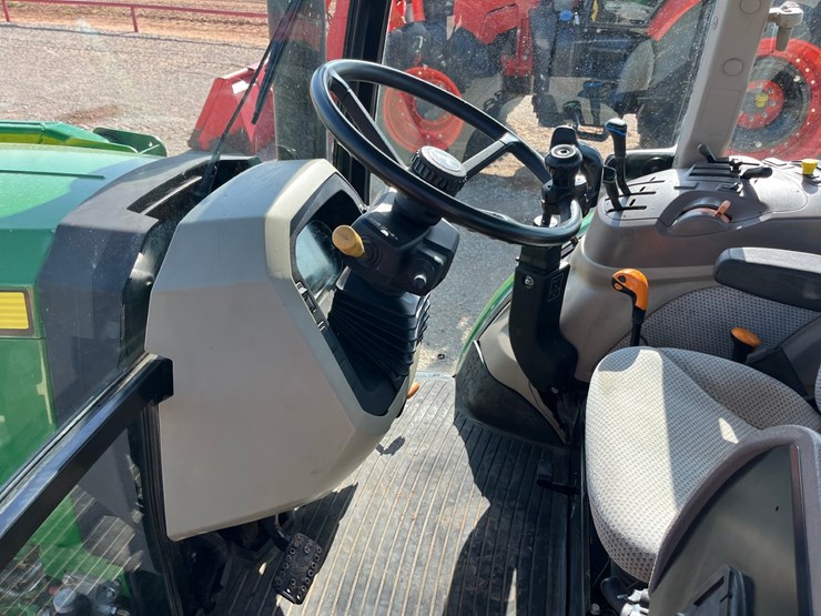 2019-john-deere-5100e-image-17