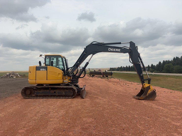 2017-deere-85g-image-4