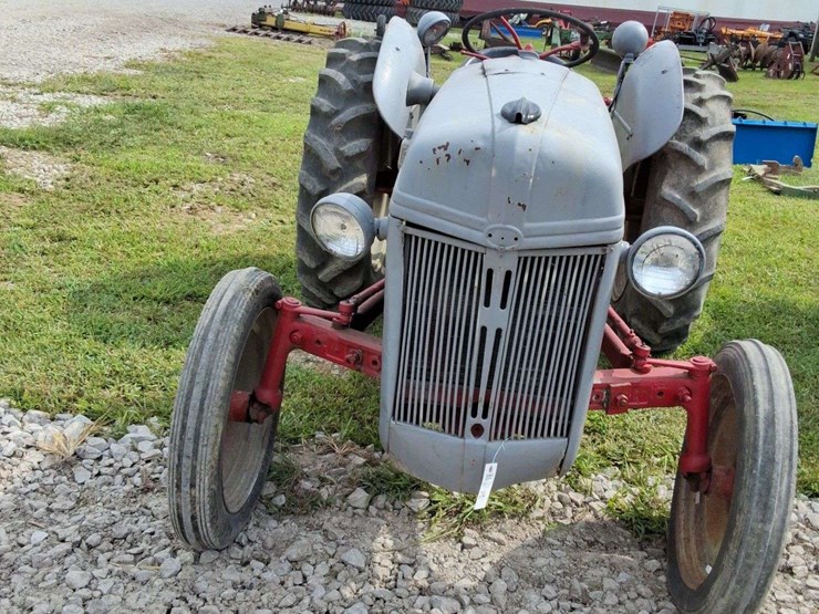 1950-ford-8n-image-4