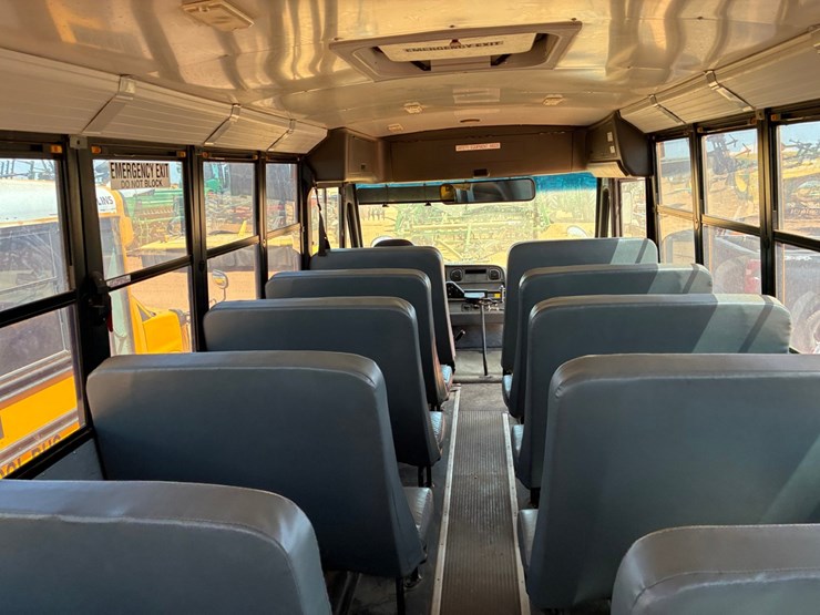 #t8880-•-freightliner-bus-image-16