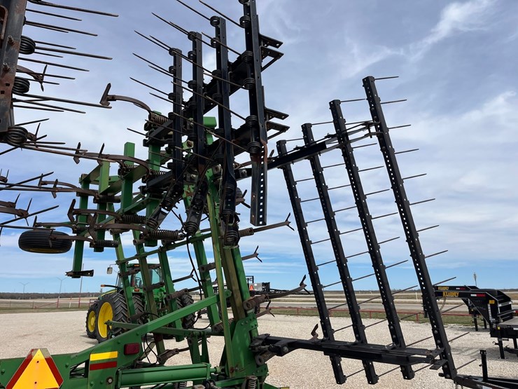 2005-john-deere-2210-image-12