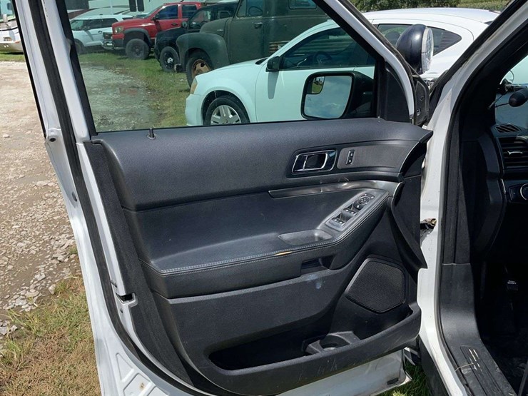 2017-ford-explorer-image-9