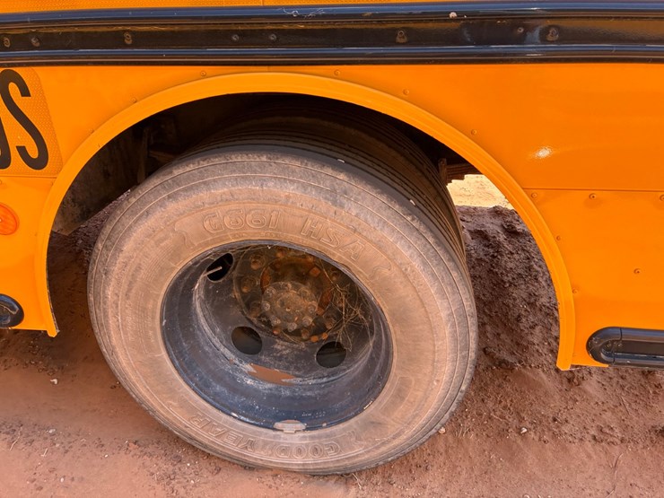 #t8880-•-freightliner-bus-image-6