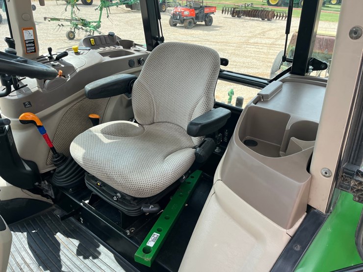 2023-john-deere-5100e-image-17
