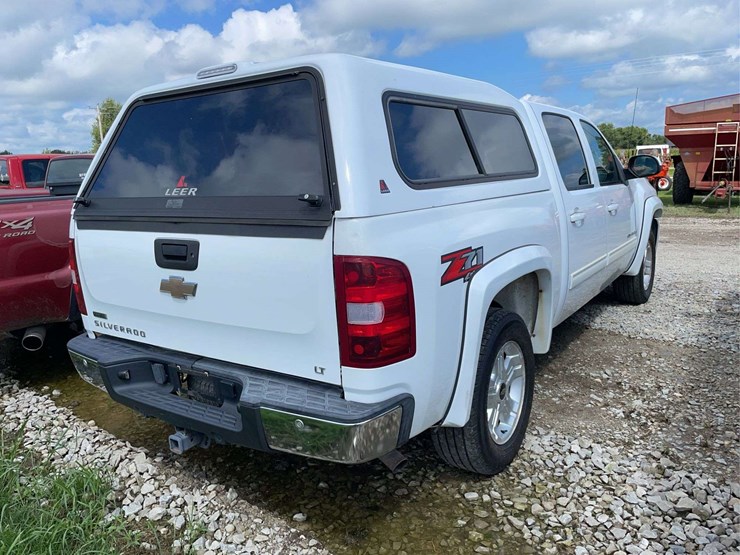 2011-chevrolet-1500-image-3