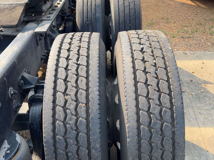 2022-kenworth-t680-image-7