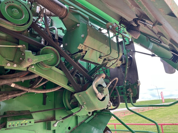 2011-john-deere-s670-image-35