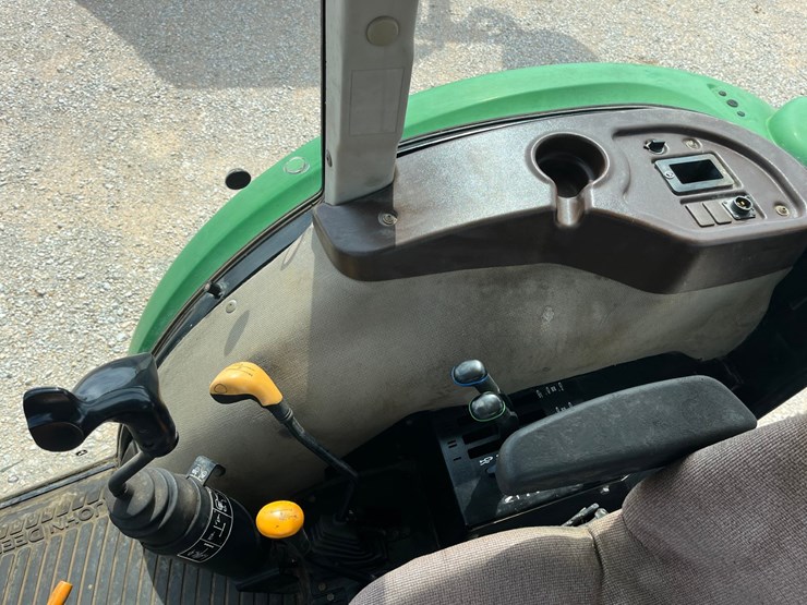 2011-john-deere-5093e-image-22