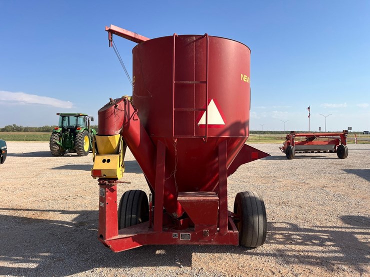 new-holland-355-image-7