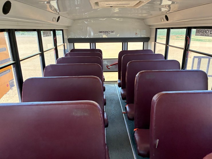 #t8879-•-chevy-bus-image-13