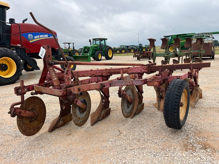 massey-ferguson-82-image-1