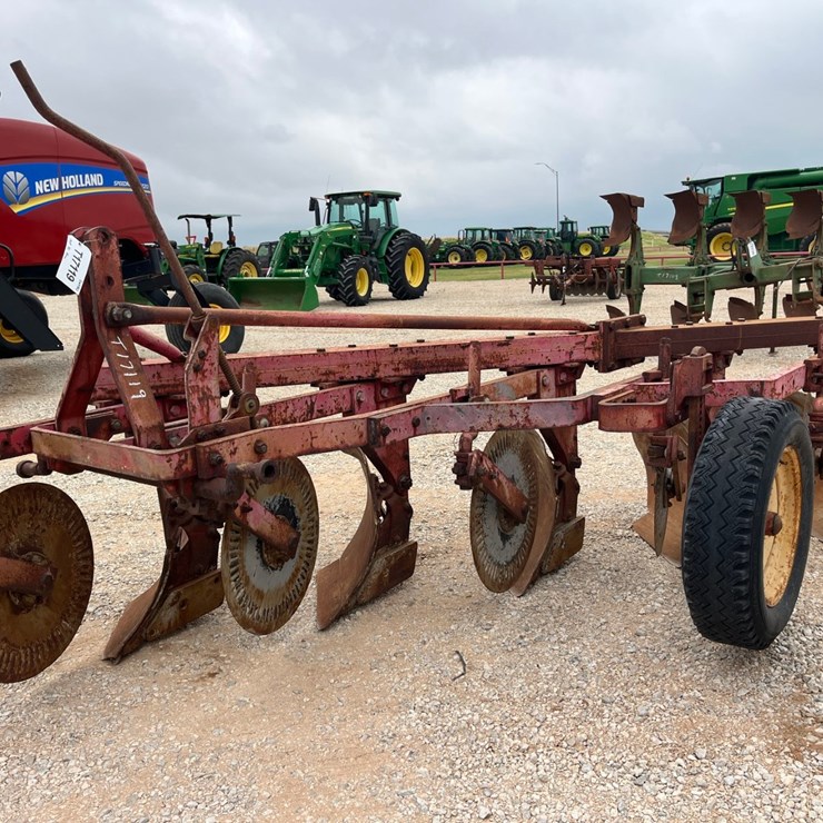 MASSEY-FERGUSON 82