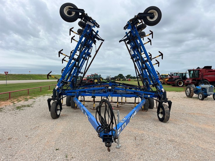 2015-new-holland-st830-image-5