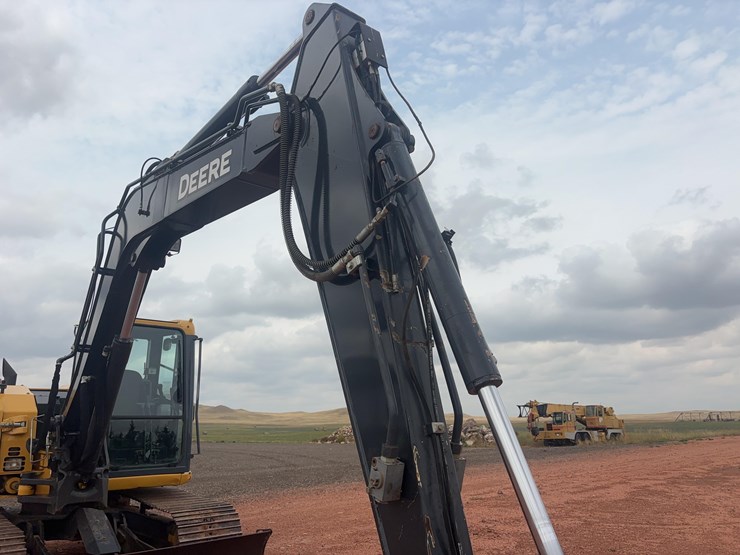 2017-deere-85g-image-24