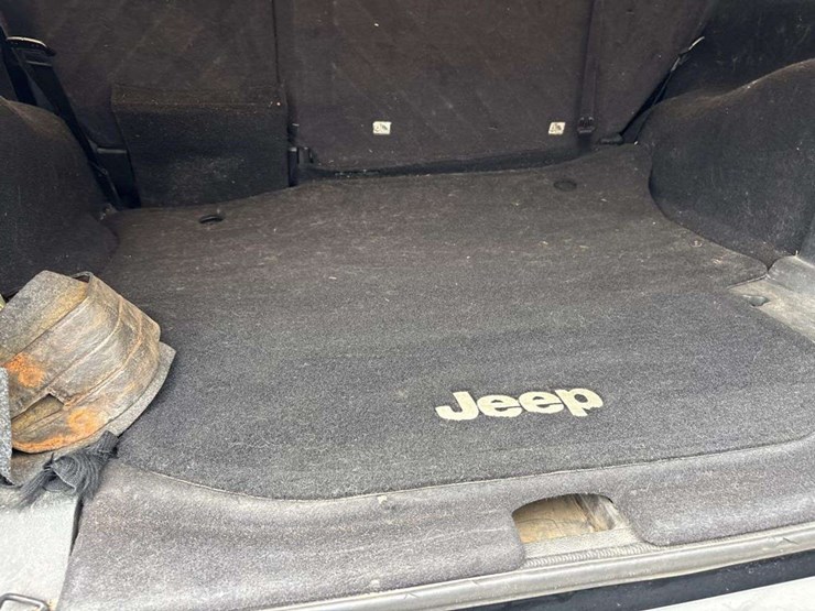 2012-jeep-wrangler-image-13
