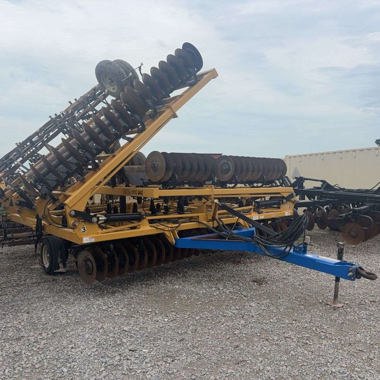 Landoll Tillolll 876-40ft, 3 bar harrow, good teeth and springs, 52 hard surfaced shovels, 60- 19.5'' disc blades spiders with wheel protectors, new style rear bearing, blades and shovels are field ready, real has been replaced for 2017, used spring 2026, ready for field