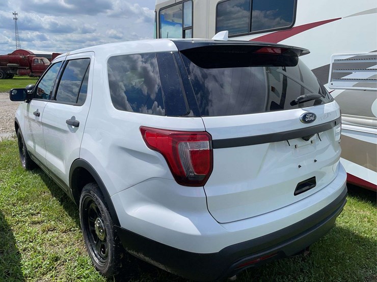 2017-ford-explorer-image-4