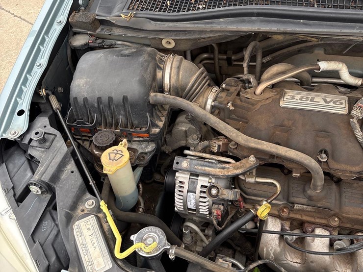 2008-chrysler-town-&-country-touring-image-27