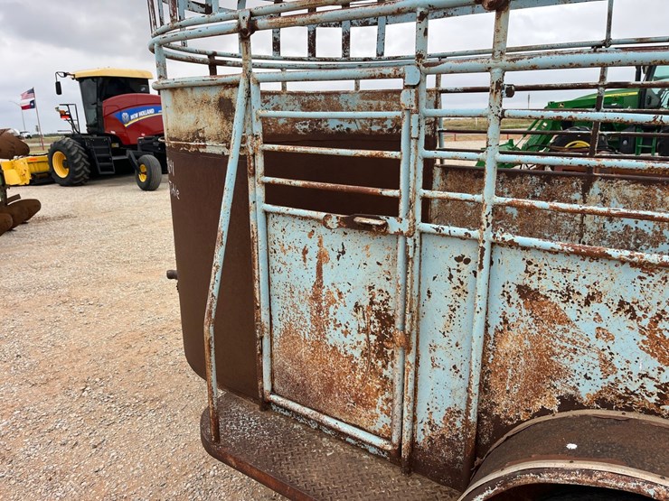 #t8841-•-horse-trailer-image-14