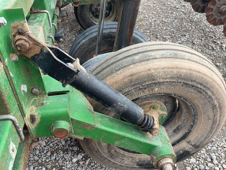 great-plains-15ft-no-till-drill,-7.5''-spacing,-narrow-press-wheels-in-box,-pull-type,-tandem-axle-image-16