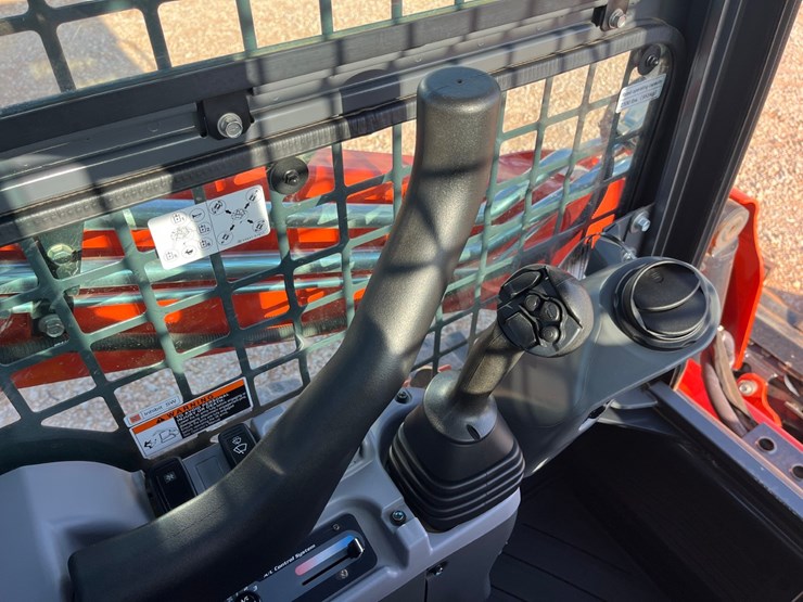 2022-kubota-svl65-2-image-19