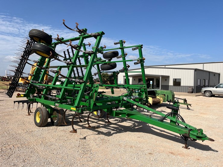 2013-john-deere-2210-image-4