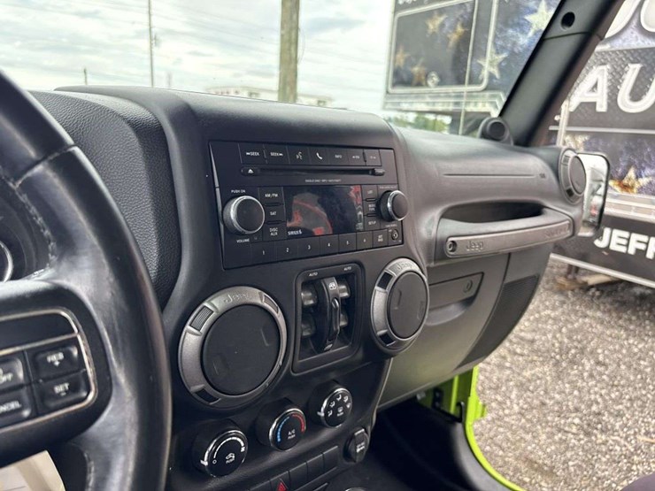 2013-jeep-wrangler-image-18