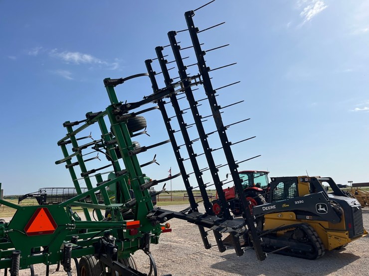2013-john-deere-2210-image-11