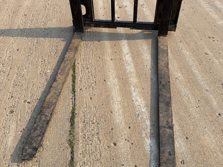 jct-skidloader-pallet-forks-image-6