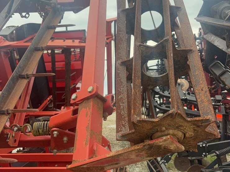 25ft-reel-disk,-levelly-bar,-5-bar-harrow,-single-rolling-basket,-tandem-axle,-19"-disc-blade-and-beater-bar.-image-7