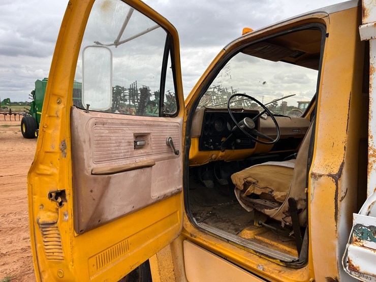 #t8691-•-1979-chevy-dump-truck-image-13