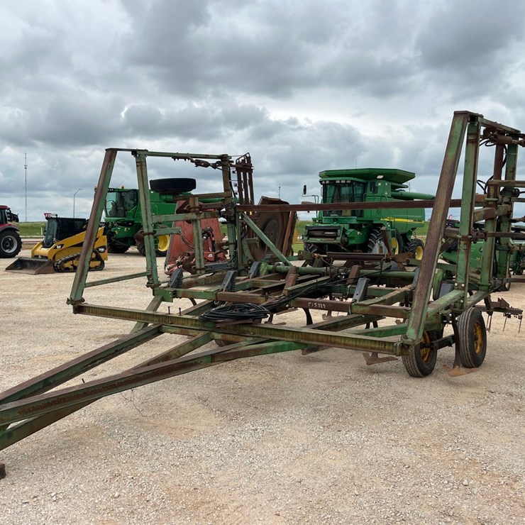 JOHN DEERE 1600