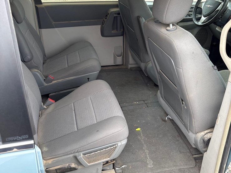 2008-chrysler-town-&-country-touring-image-43