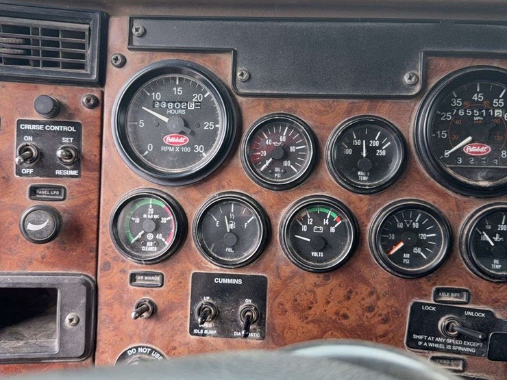 2002-peterbilt-330-image-19