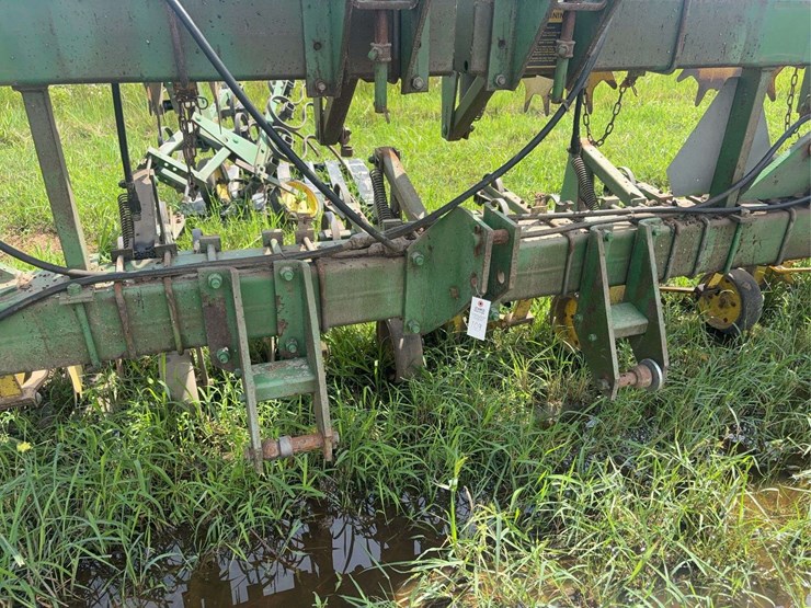john-deere-845-image-3