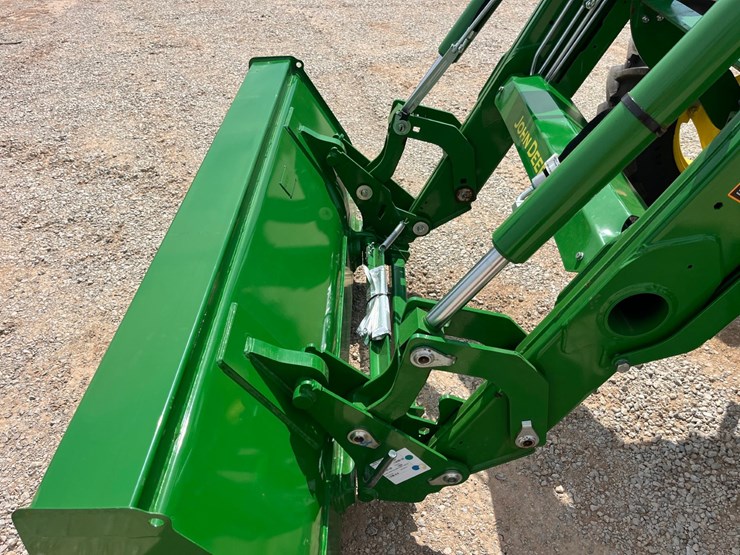 2023-john-deere-5100e-image-3
