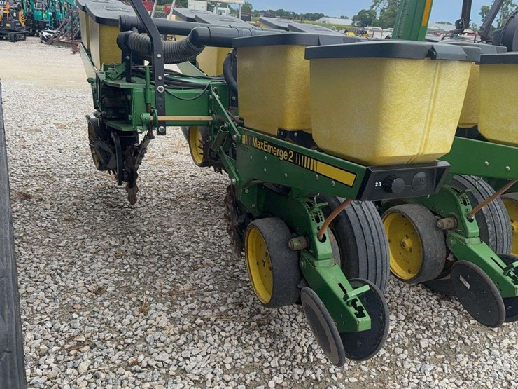 john-deere-7200-image-11