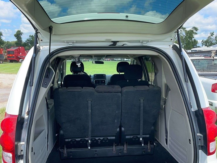 2014-dodge-grand-caravan-image-13
