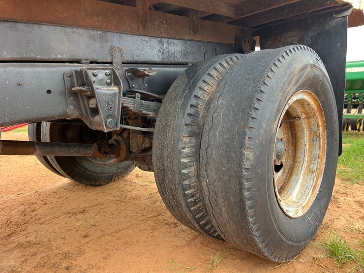 #t8691-•-1979-chevy-dump-truck-image-9