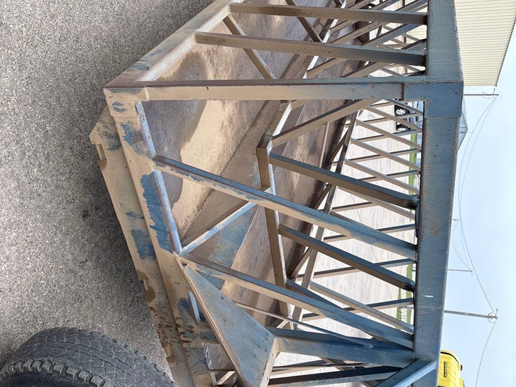 oldenkamp-mfg.-portable-hay-feeder-image-15