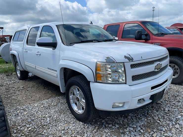2011-chevrolet-1500-image-2
