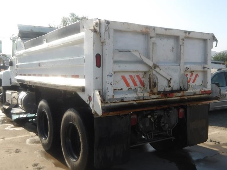 2002-international-5500i-6x4-dump-truck-image-4