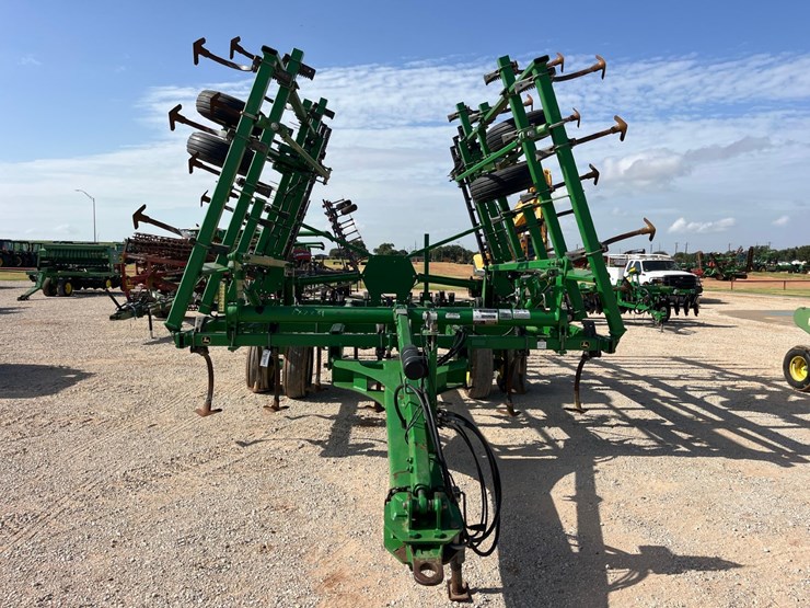 2013-john-deere-2210-image-3