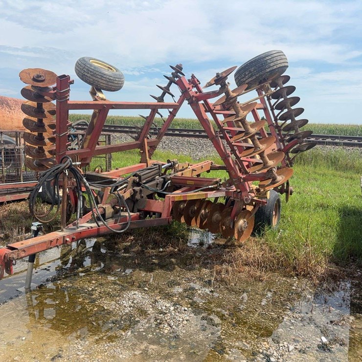 Krause 21ft disk, tandem axle, 9" spacing