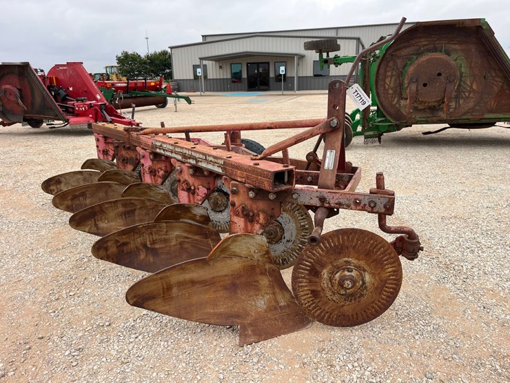 massey-ferguson-82-image-3