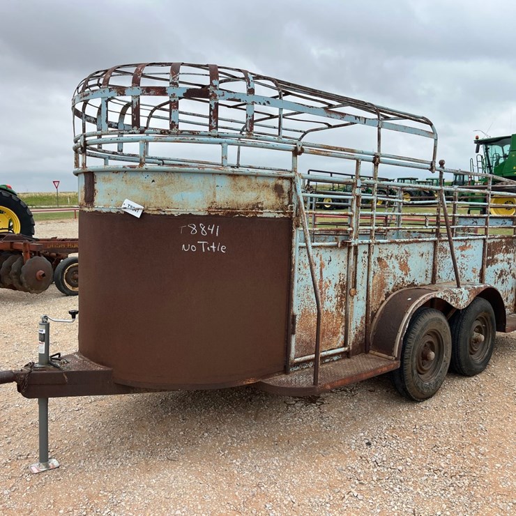#T8841 • Horse Trailer