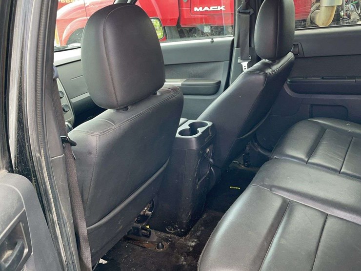 2010-ford-escape-image-10