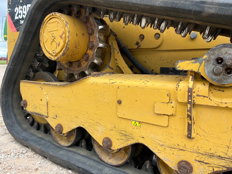 2013-caterpillar-259b-image-8